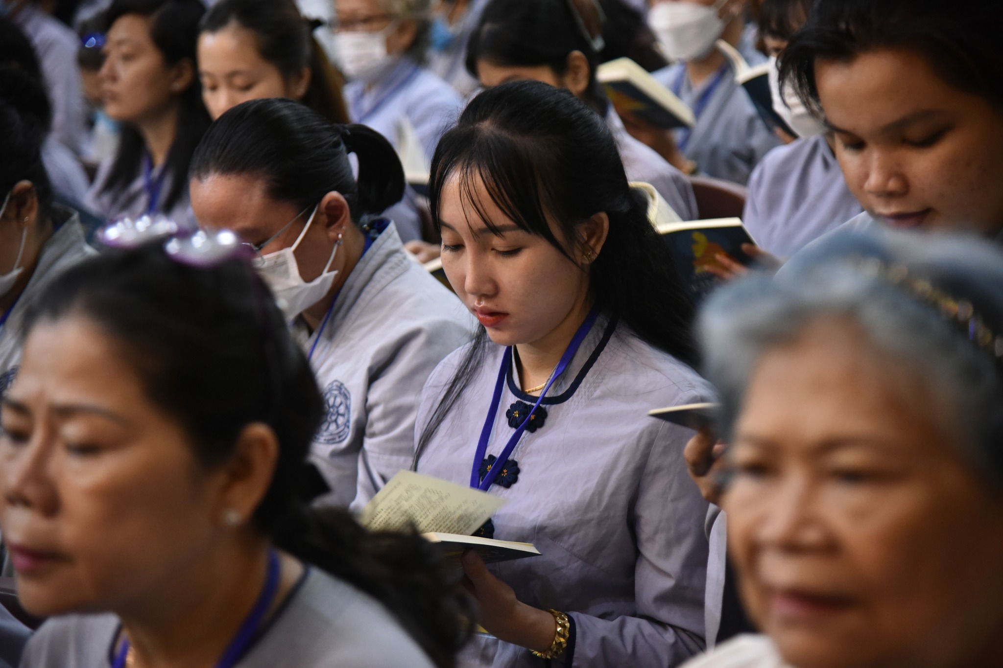 SC. Giác Lệ Hiếu chia sẻ cách ứng xử khéo léo theo lời Phật dạy trước hơn 1.000 hành giả tại Chùa Giác Ngộ