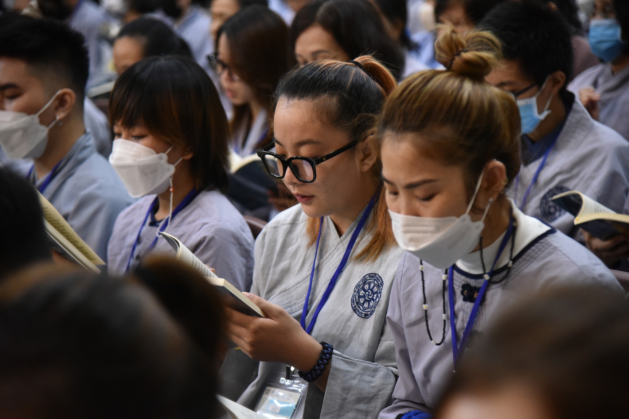 SC. Giác Lệ Hiếu chia sẻ cách ứng xử khéo léo theo lời Phật dạy trước hơn 1.000 hành giả tại Chùa Giác Ngộ
