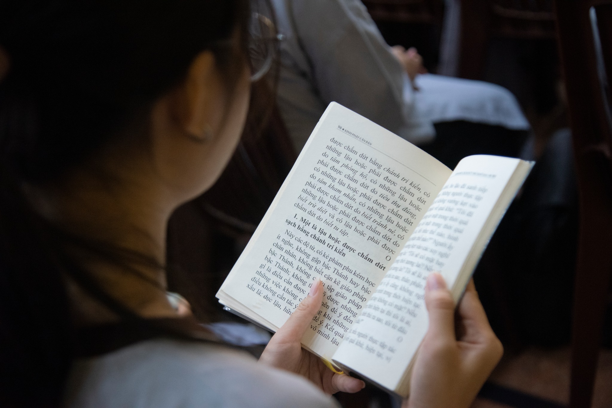 SC. Giác Lệ Hiếu chia sẻ cách ứng xử khéo léo theo lời Phật dạy trước hơn 1.000 hành giả tại Chùa Giác Ngộ