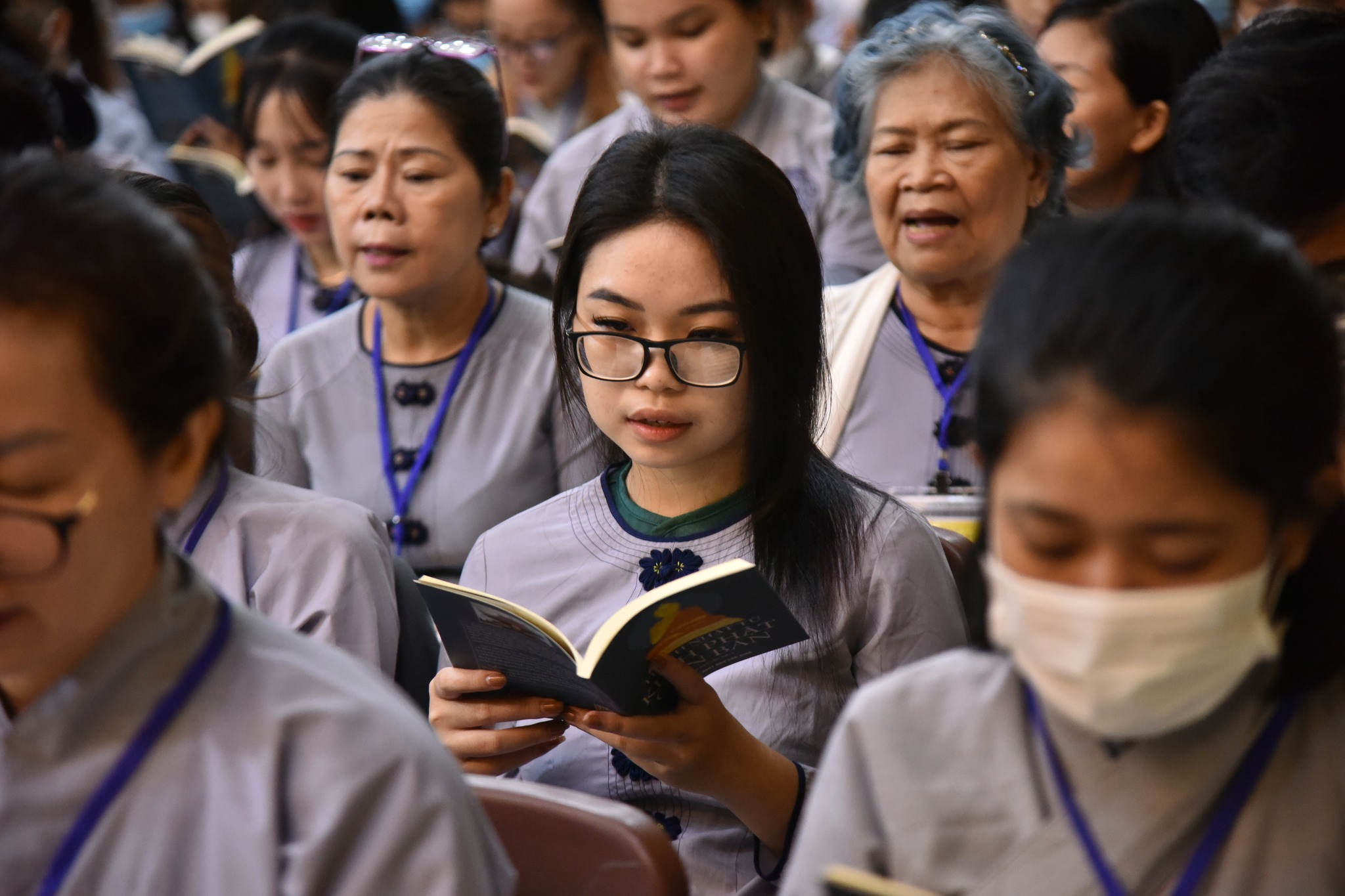 SC. Giác Lệ Hiếu chia sẻ cách ứng xử khéo léo theo lời Phật dạy trước hơn 1.000 hành giả tại Chùa Giác Ngộ