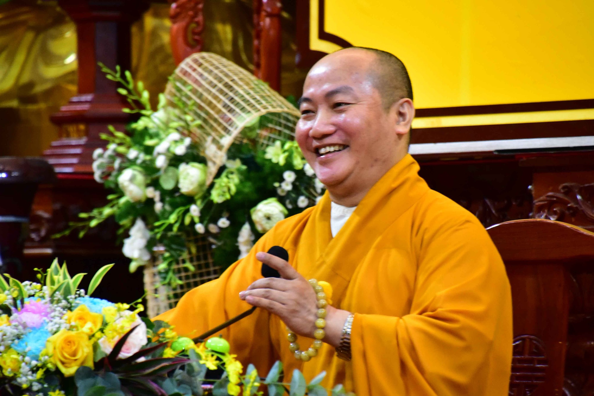 Mang trí tuệ của đạo Phật quán chiếu thế gian