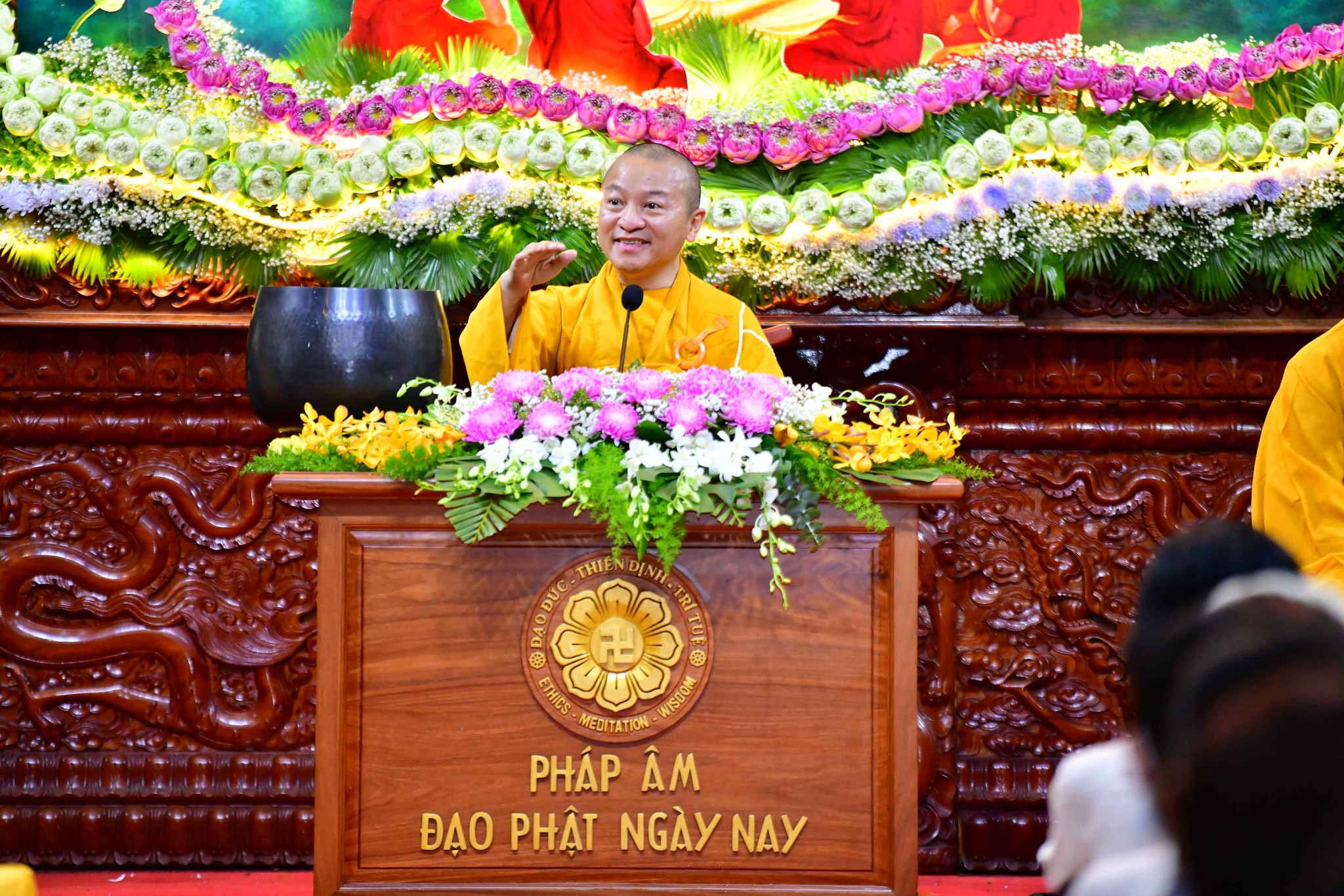 Đức Phật dạy cách diệt trừ khổ đau trong ngày Ngài chuyển pháp luân