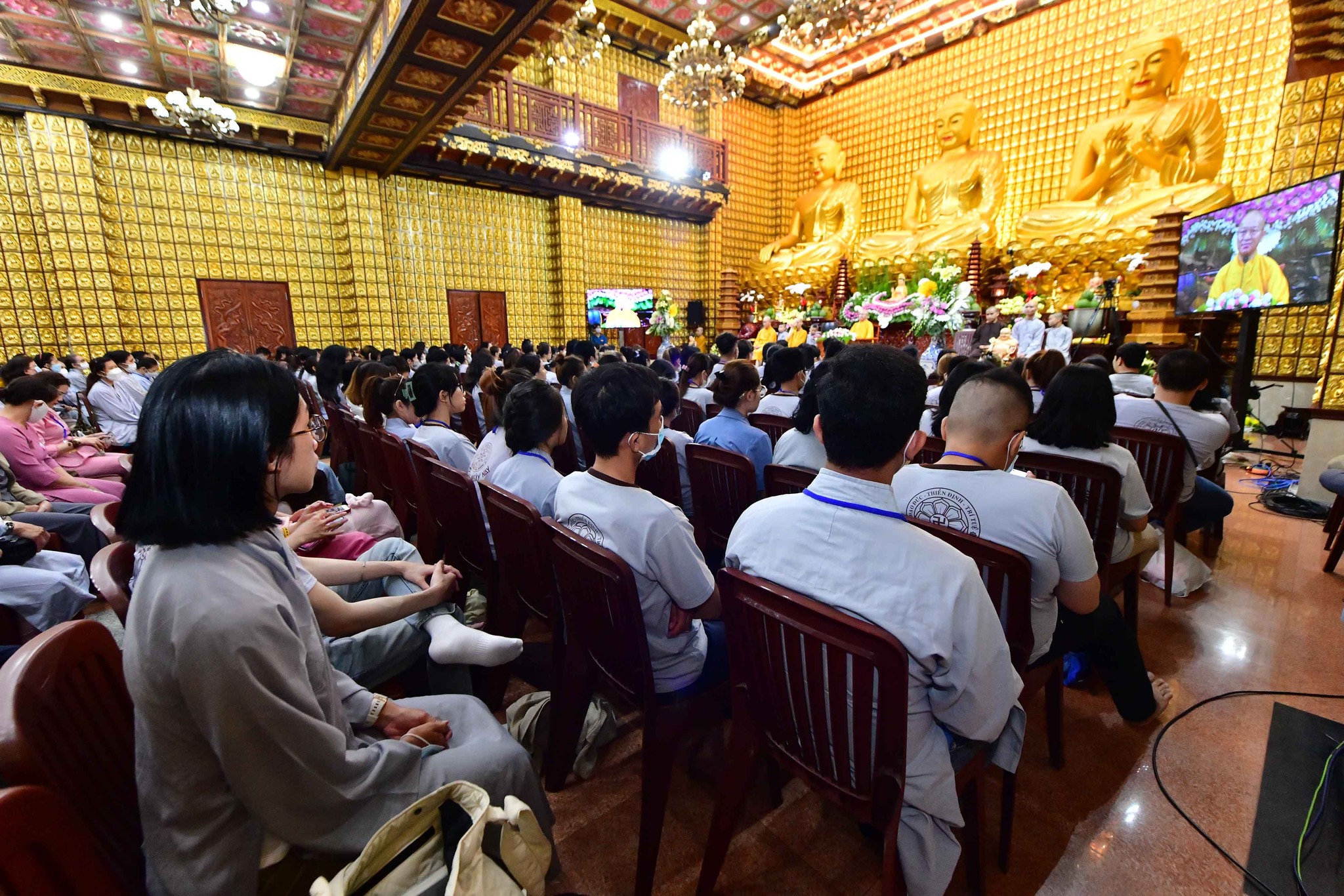 Lắng nghe và trị liệu khổ đau theo tinh thần Phật học