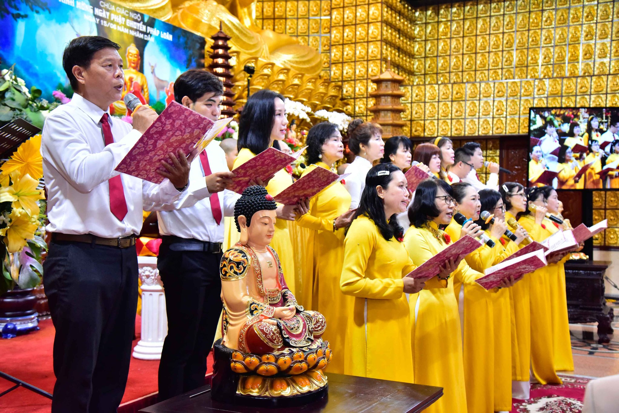 Chung đường đời, chung đường đạo - Vợ chồng hạnh phúc biết bao