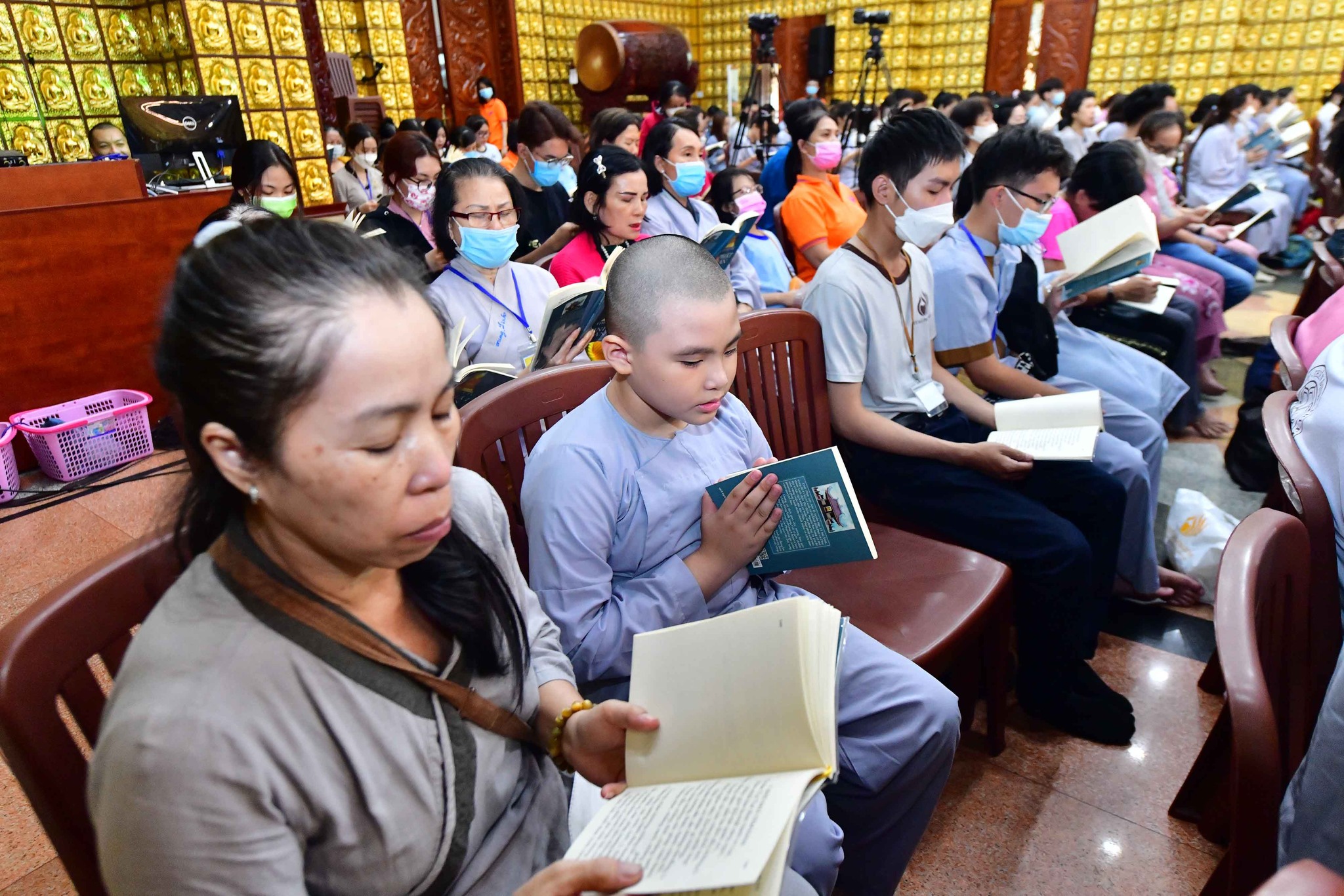 Lắng nghe và trị liệu khổ đau theo tinh thần Phật học