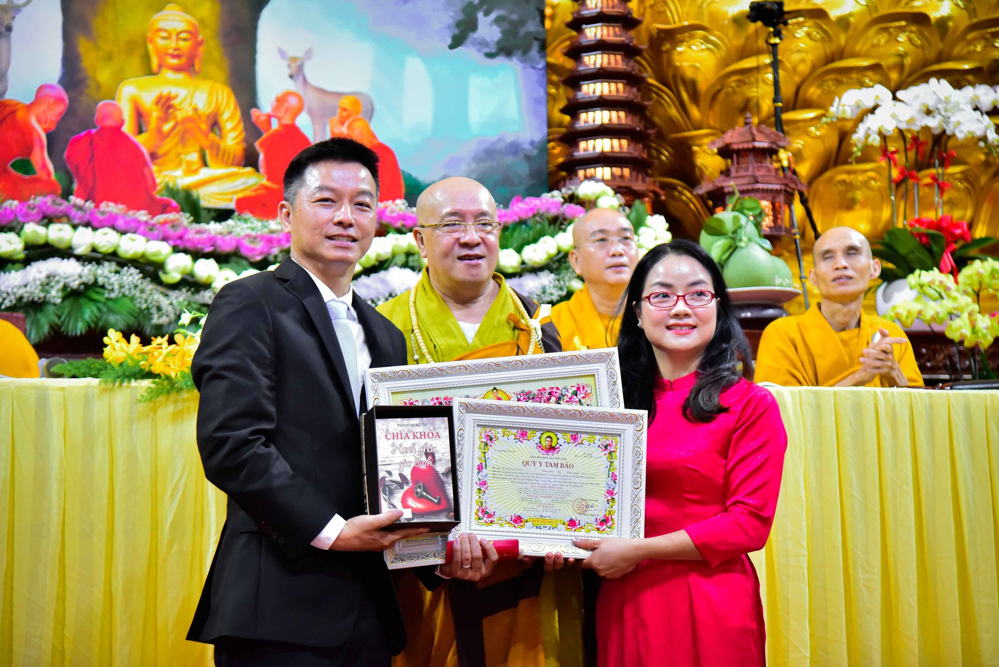 Chung đường đời, chung đường đạo - Vợ chồng hạnh phúc biết bao