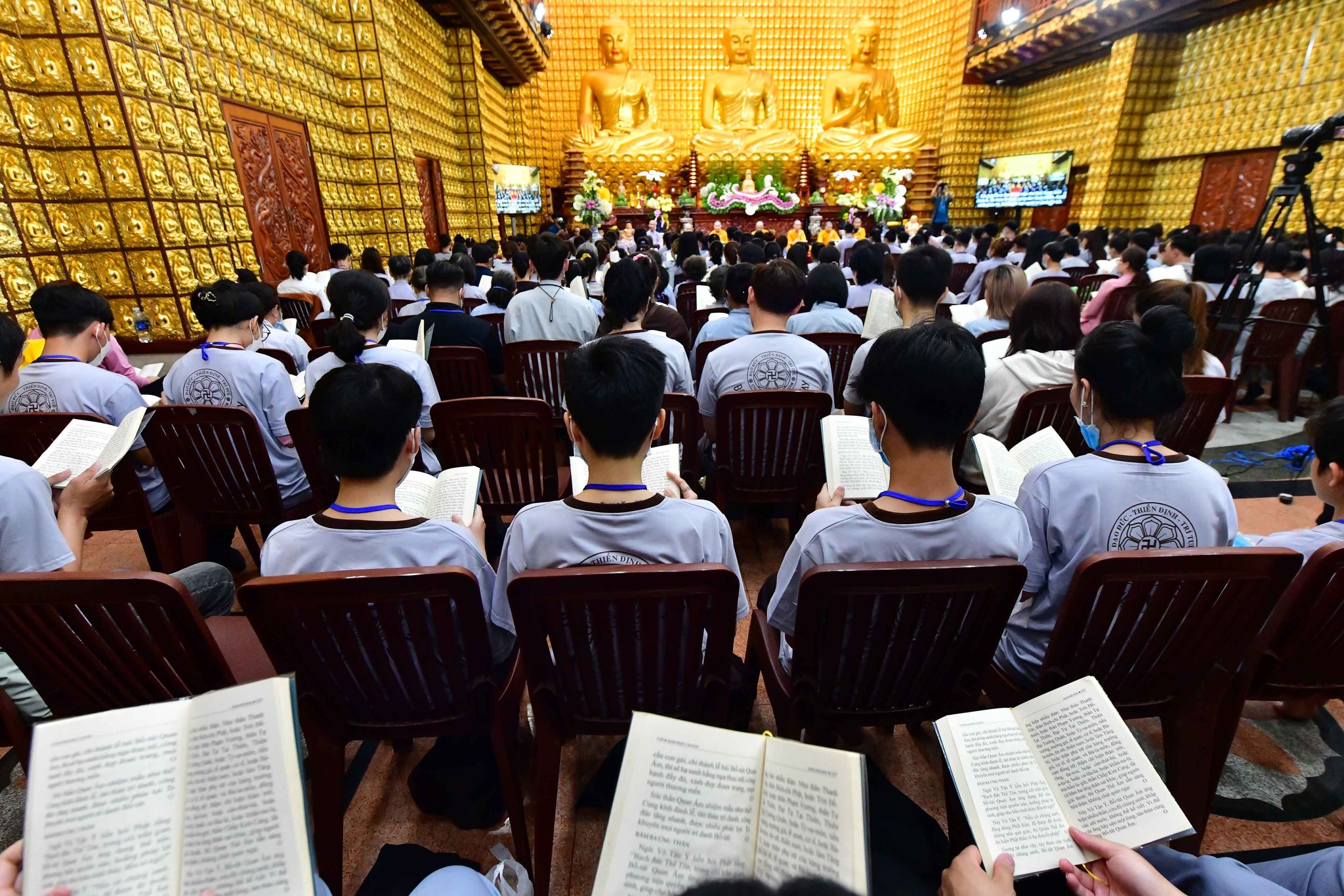 Lắng nghe và trị liệu khổ đau theo tinh thần Phật học