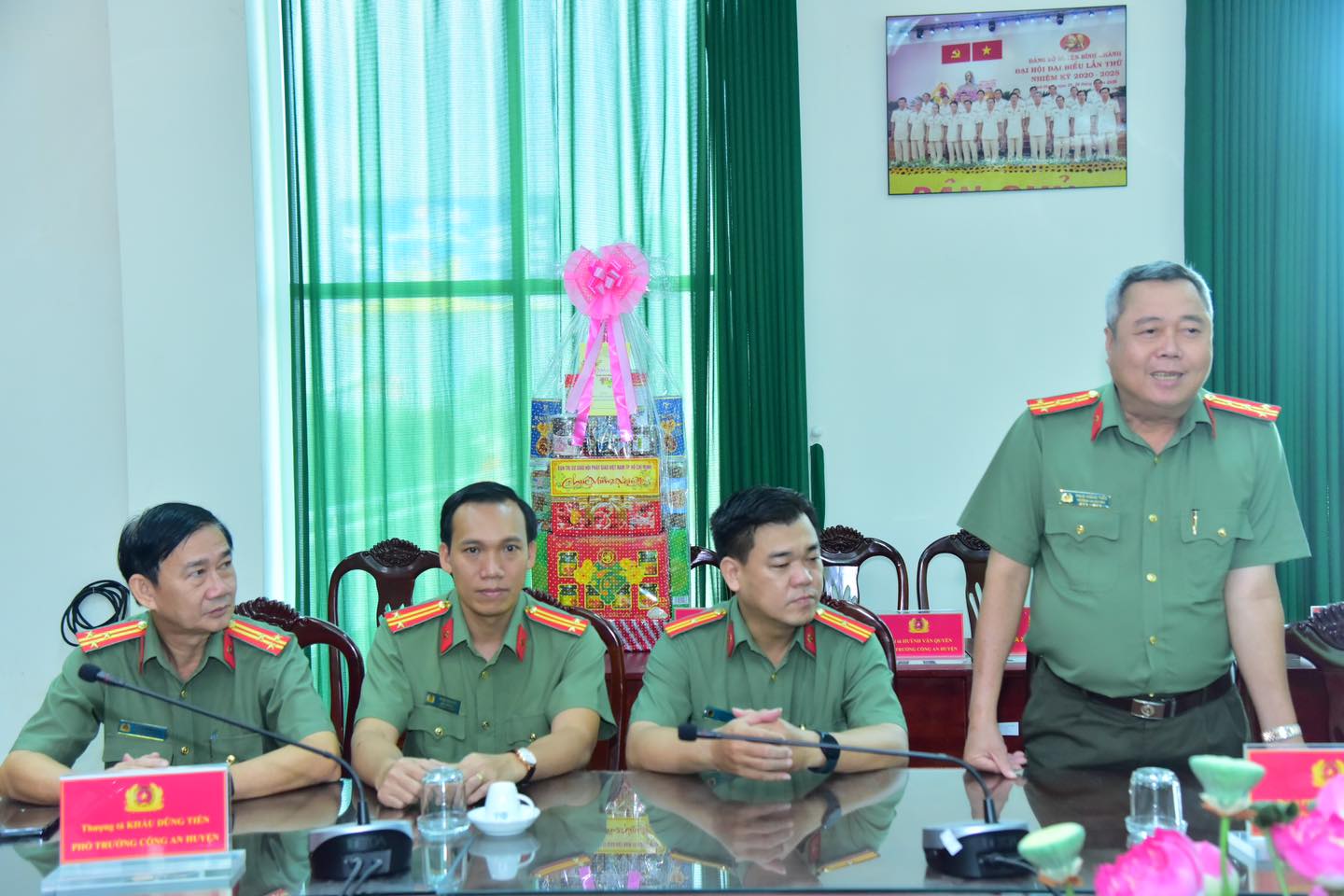 Ban Trị sự GHPGVN TP.HCM và Học viện Phật giáo Việt Nam tại TP.HCM thăm chúc tết lãnh đạo huyện Bình Chánh và xã Lê Minh Xuân
