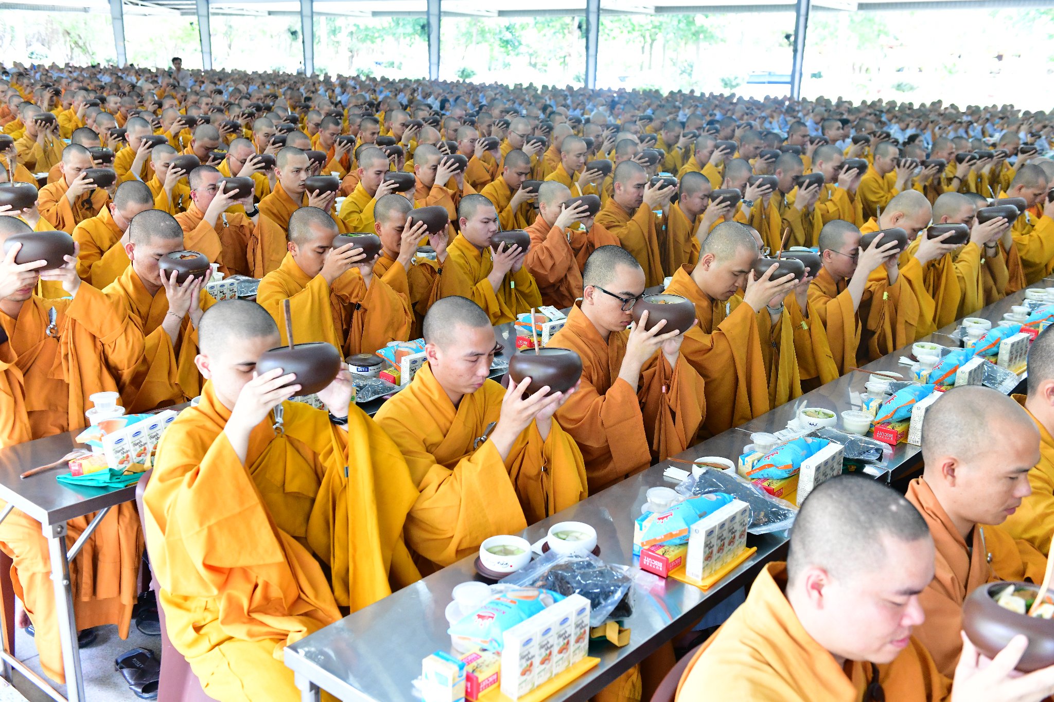 Phái đoàn Phật giáo tỉnh Đồng Tháp cúng dường 650 triệu đồng tại Trường hạ Học viện PGVN tại Tp. HCM