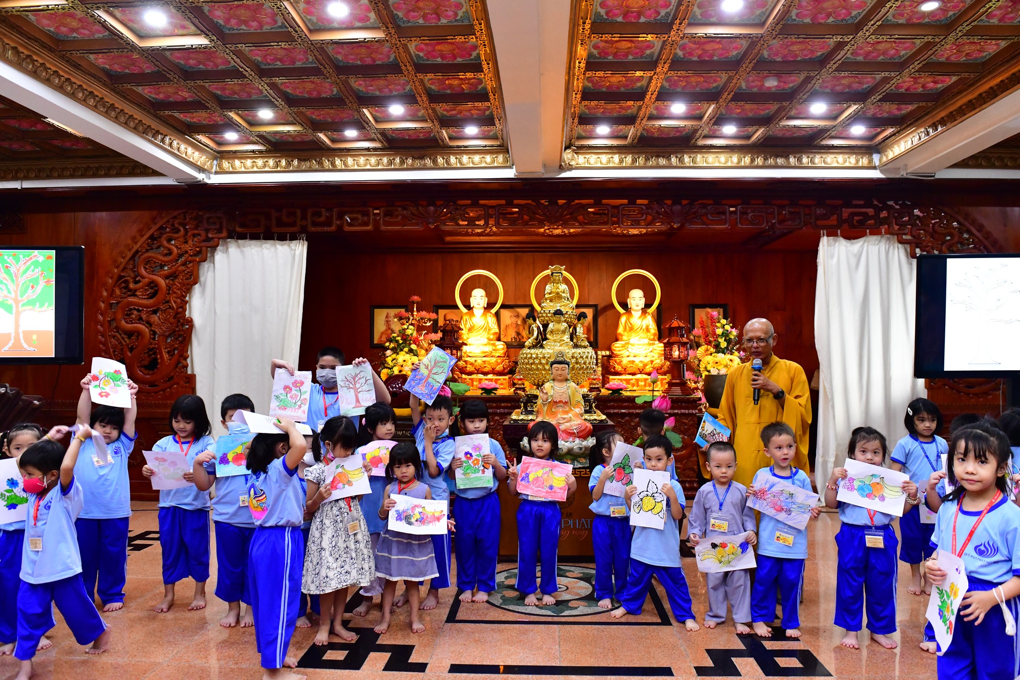 Cho con trẻ học hỏi điều hay tại chùa