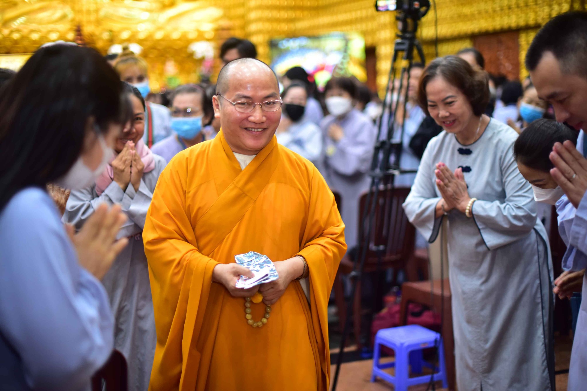 Mang trí tuệ của đạo Phật quán chiếu thế gian