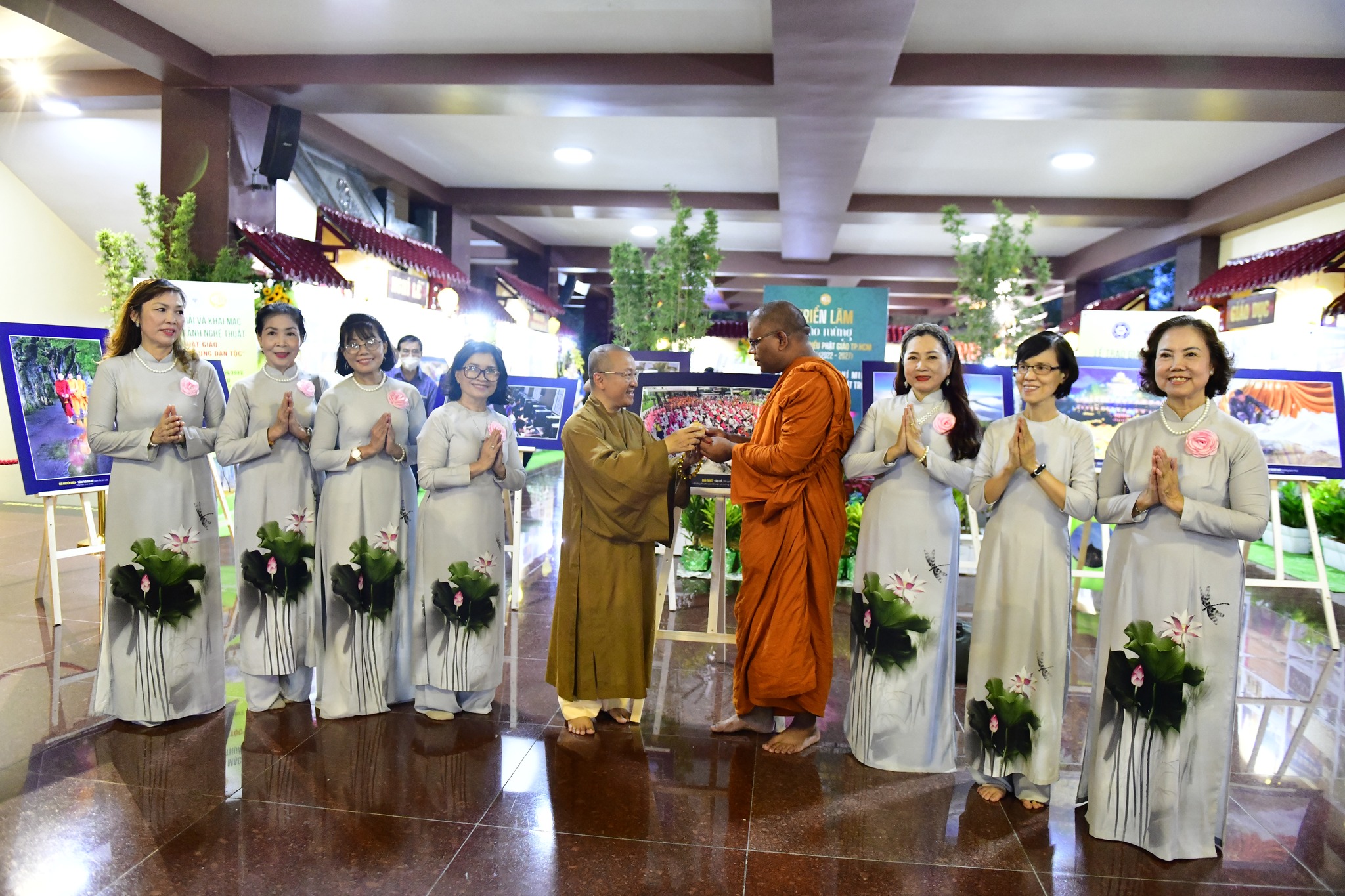 Lễ trao giải và Khai mạc Triển lãm ảnh nghệ thuật &quot;Phật giáo đồng hành cùng dân tộc&quot;