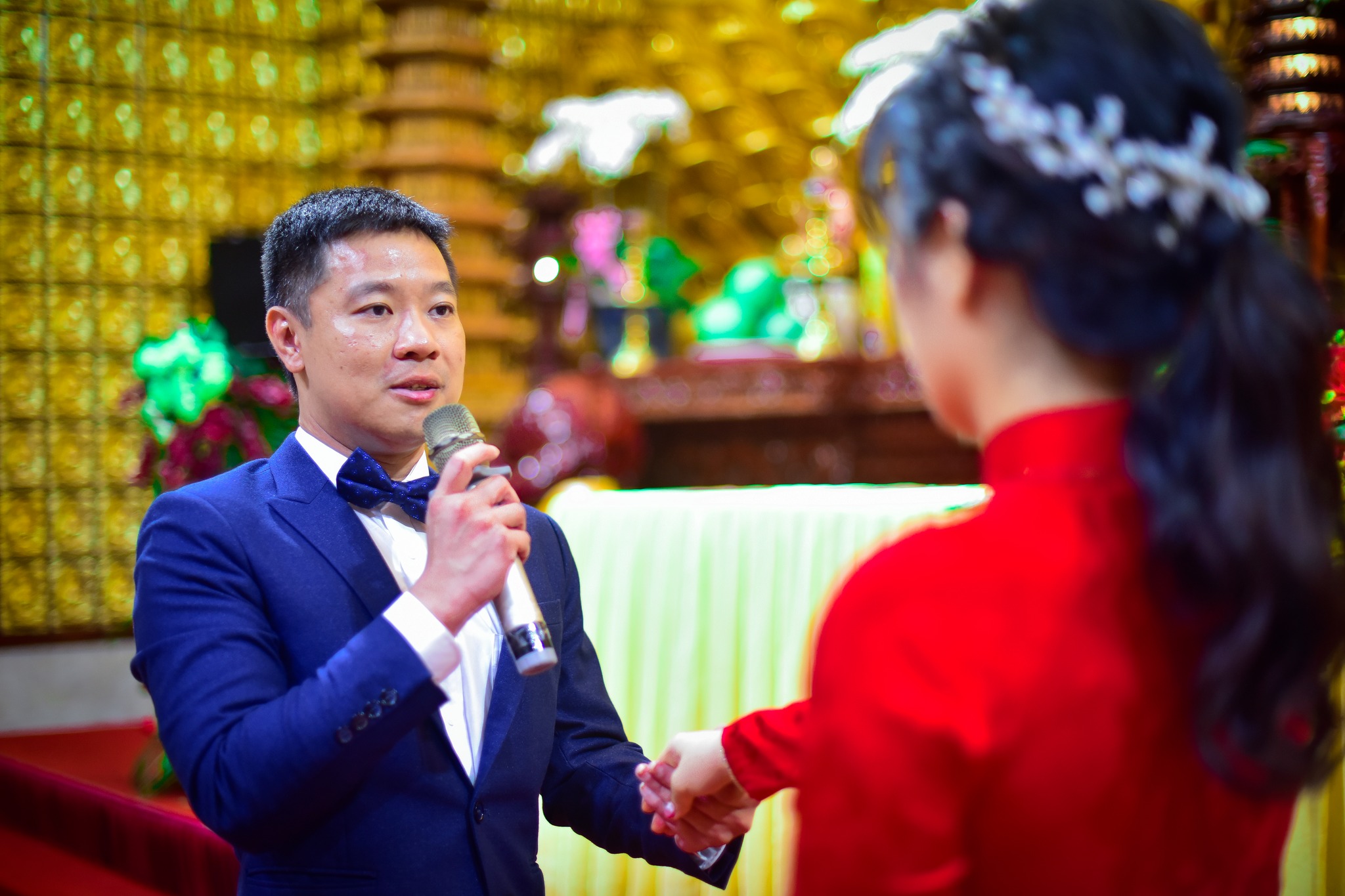 Hạnh phúc lâu dài từ hôn lễ trước Phật đài