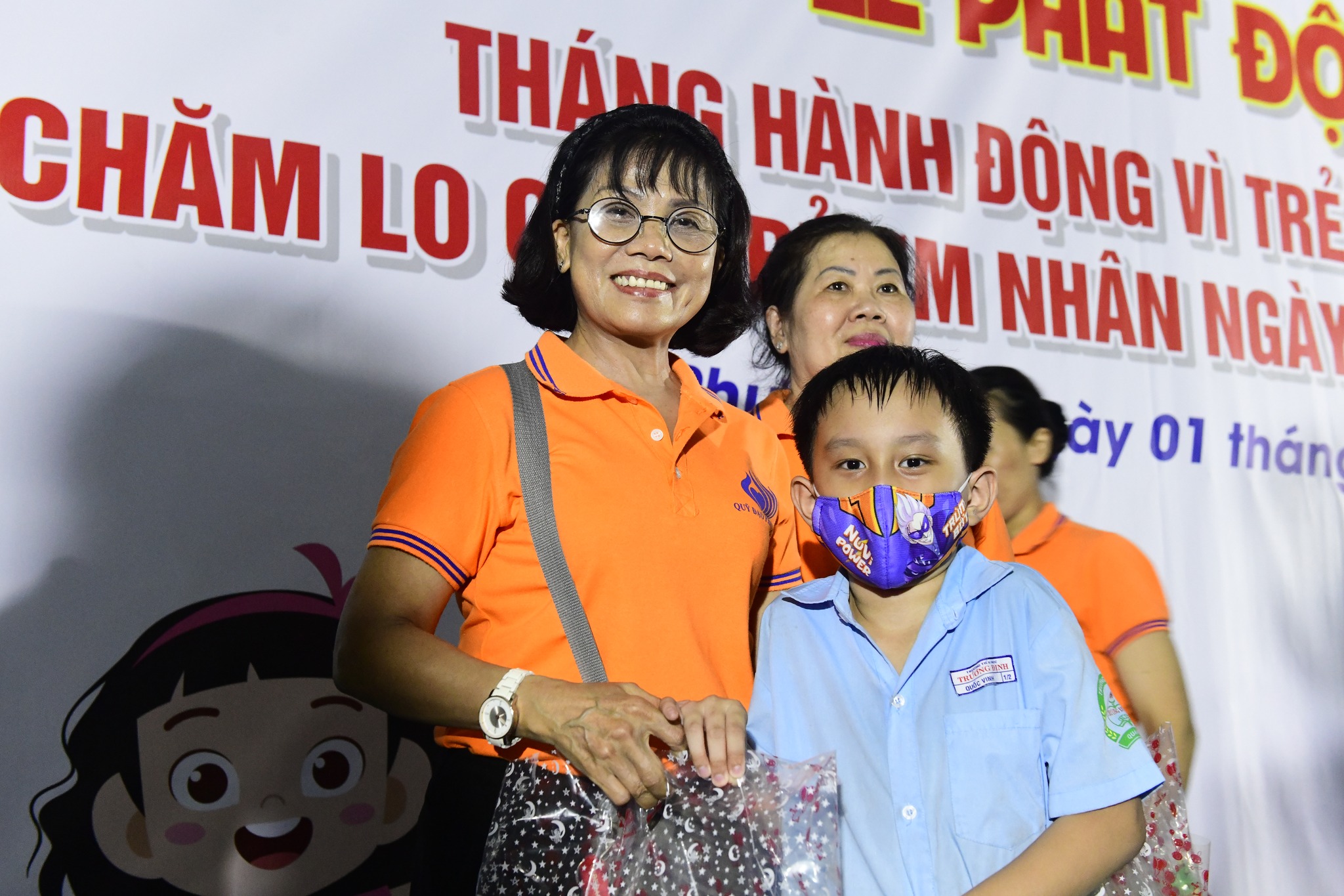 Chùa Giác Ngộ và Quỹ Đạo Phật Ngày Nay ủng hộ 4.400 món quà tặng đến hơn 600 em thiếu nhi tại địa phương
