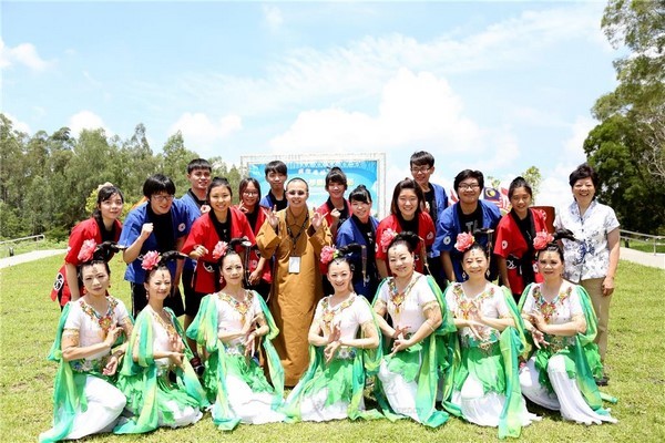 Nam Phi: Đại học Quốc tế Nam Hoa Liên hoan đa nguyên dị quốc phong phú