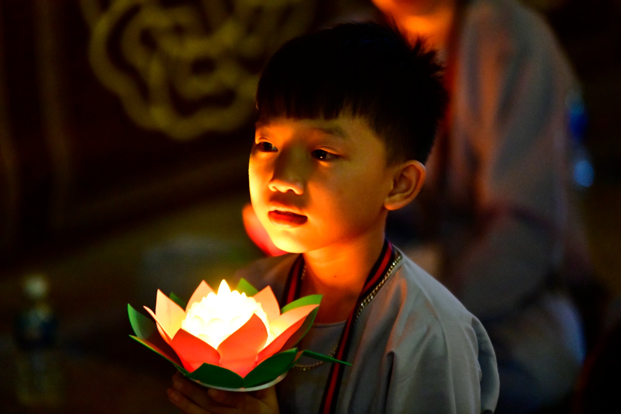 Thiêng liêng lễ &quot;Thắp nến tri ân cha mẹ&quot; trong Khóa tu Xuất Gia Báo Hiếu