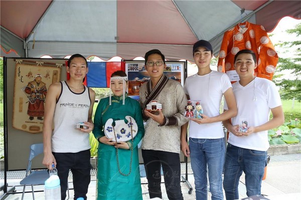 Nam Phi: Đại học Quốc tế Nam Hoa Liên hoan đa nguyên dị quốc phong phú