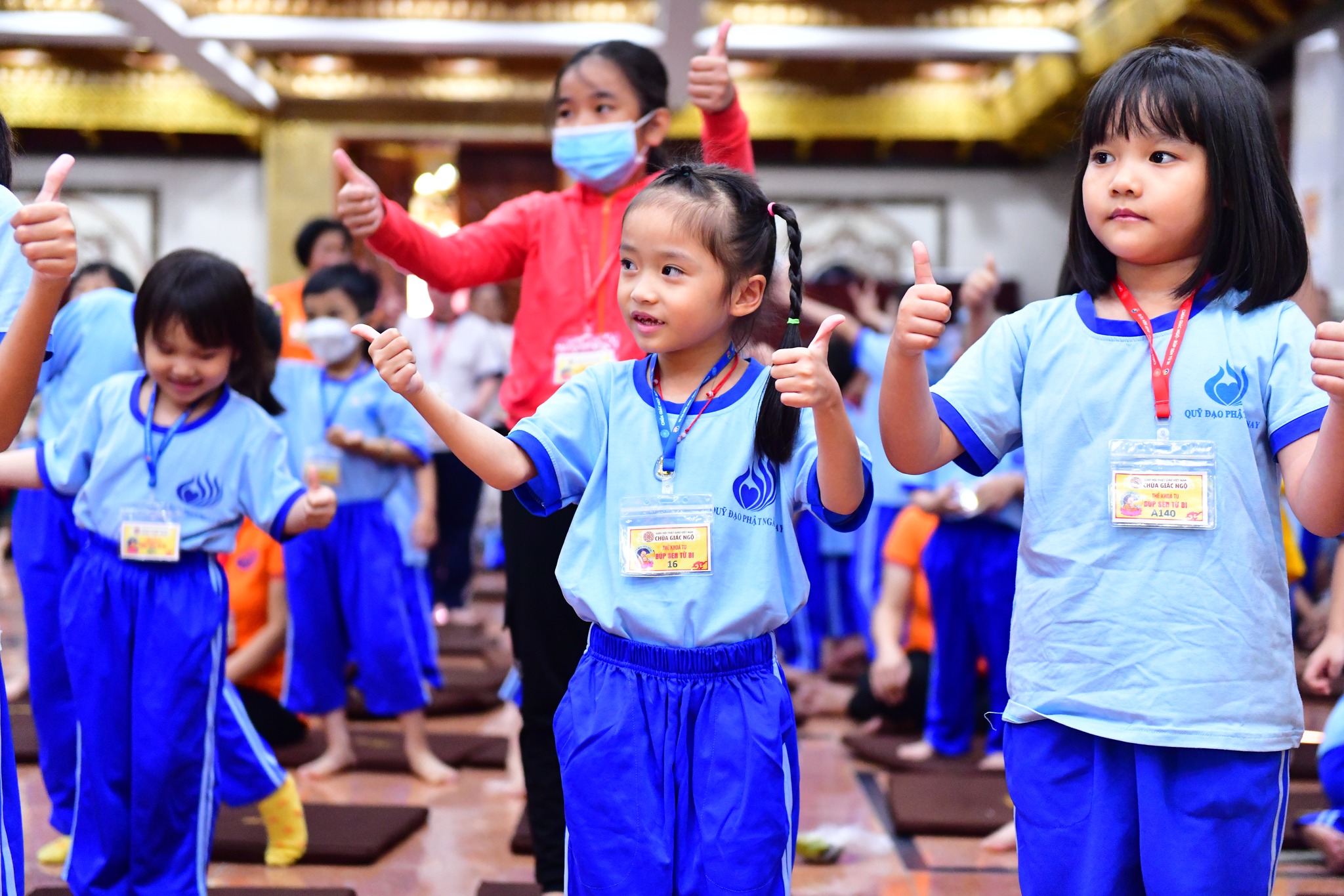 Cho con trẻ học hỏi điều hay tại chùa