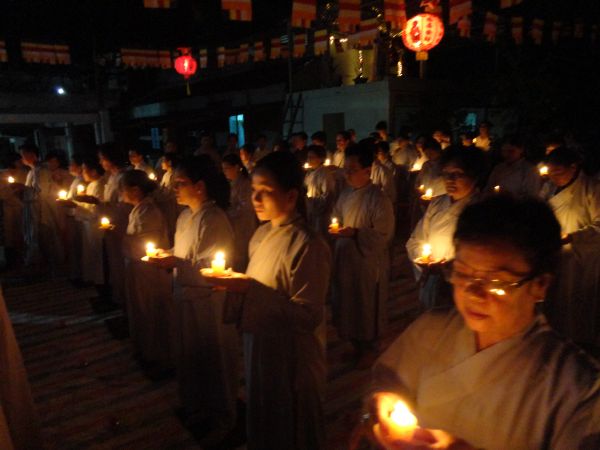 Tiền Giang: Đại lễ hoa đăng mừng vía Phật A Di Đà tại chùa Kim Linh I