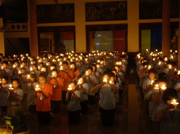 Đăk Lăk: Đốt nến tri ân – thay lời muốn nói