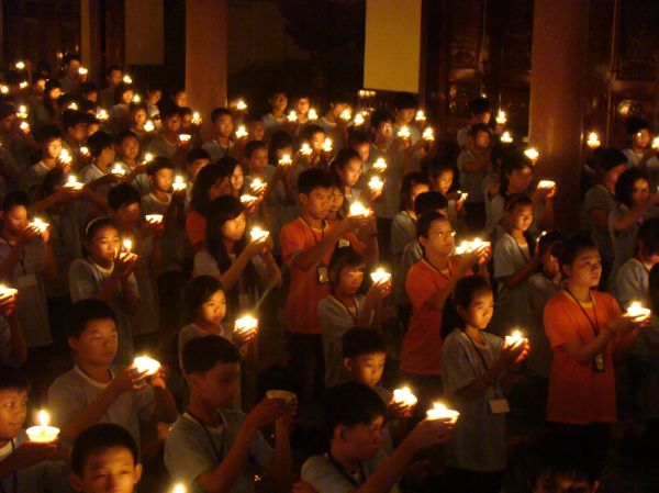 Đăk Lăk: Đốt nến tri ân – thay lời muốn nói