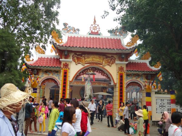 Hóc môn: Chùa Bửu Minh tổ chức chuyến hành hương Thập tự đầu xuân mới