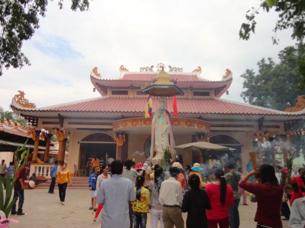 Hóc môn: Chùa Bửu Minh tổ chức chuyến hành hương Thập tự đầu xuân mới