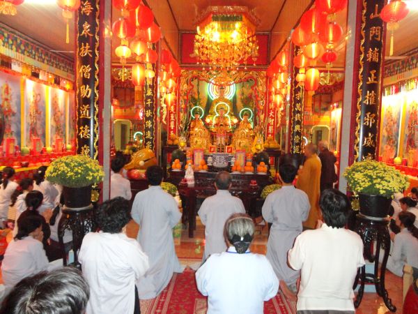 Hóc môn: Chùa Bửu Minh tổ chức chuyến hành hương Thập tự đầu xuân mới