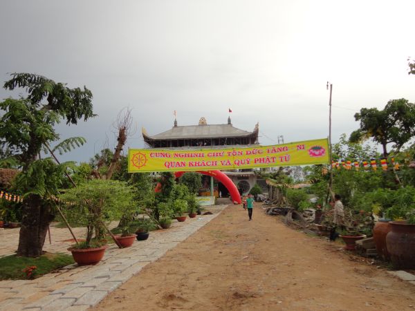Đồng Tháp: Chùa Quê Hương hân hoan chuẩn bị đón mừng ngày Phật đản sanh