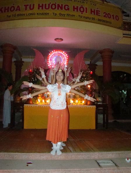 Thắp nến cầu nguyện – Hướng về cội nguồn