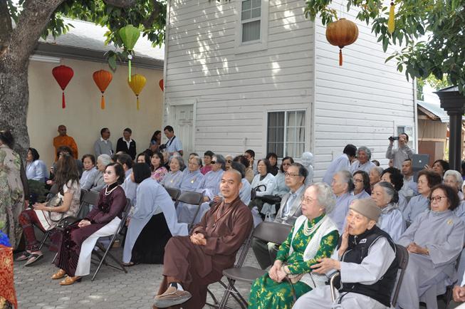 Hoa Kỳ: tâm từ khởi sáng mùa Phật Đản Vesak tại Chùa Liễu Quán