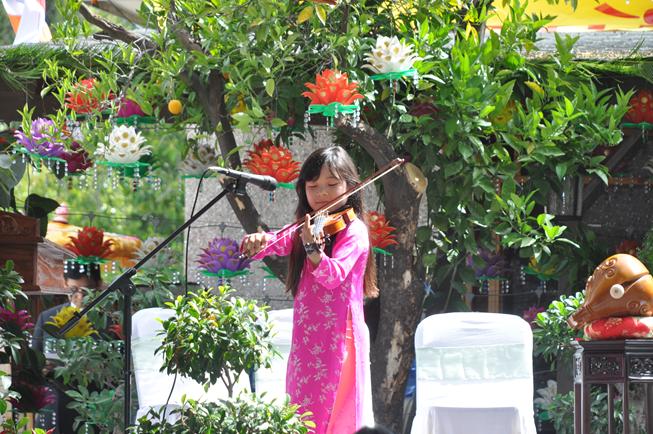 Hoa Kỳ: tâm từ khởi sáng mùa Phật Đản Vesak tại Chùa Liễu Quán