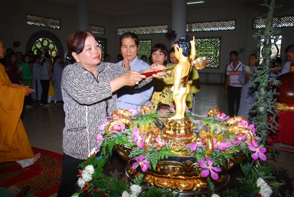 Đồng Tháp: Chùa Quê Hương hân hoan chuẩn bị đón mừng ngày Phật đản sanh