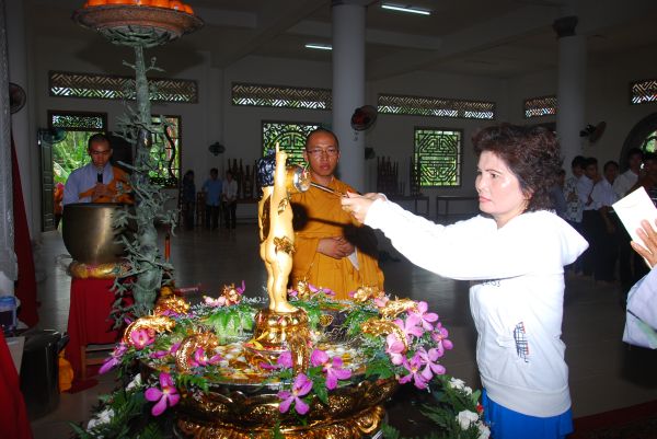 Đồng Tháp: Chùa Quê Hương hân hoan chuẩn bị đón mừng ngày Phật đản sanh
