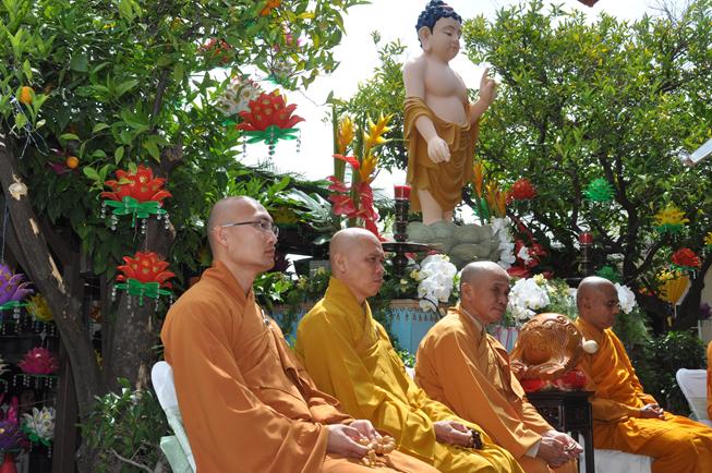Hoa Kỳ: tâm từ khởi sáng mùa Phật Đản Vesak tại Chùa Liễu Quán