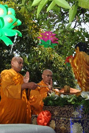 Hoa Kỳ: tâm từ khởi sáng mùa Phật Đản Vesak tại Chùa Liễu Quán