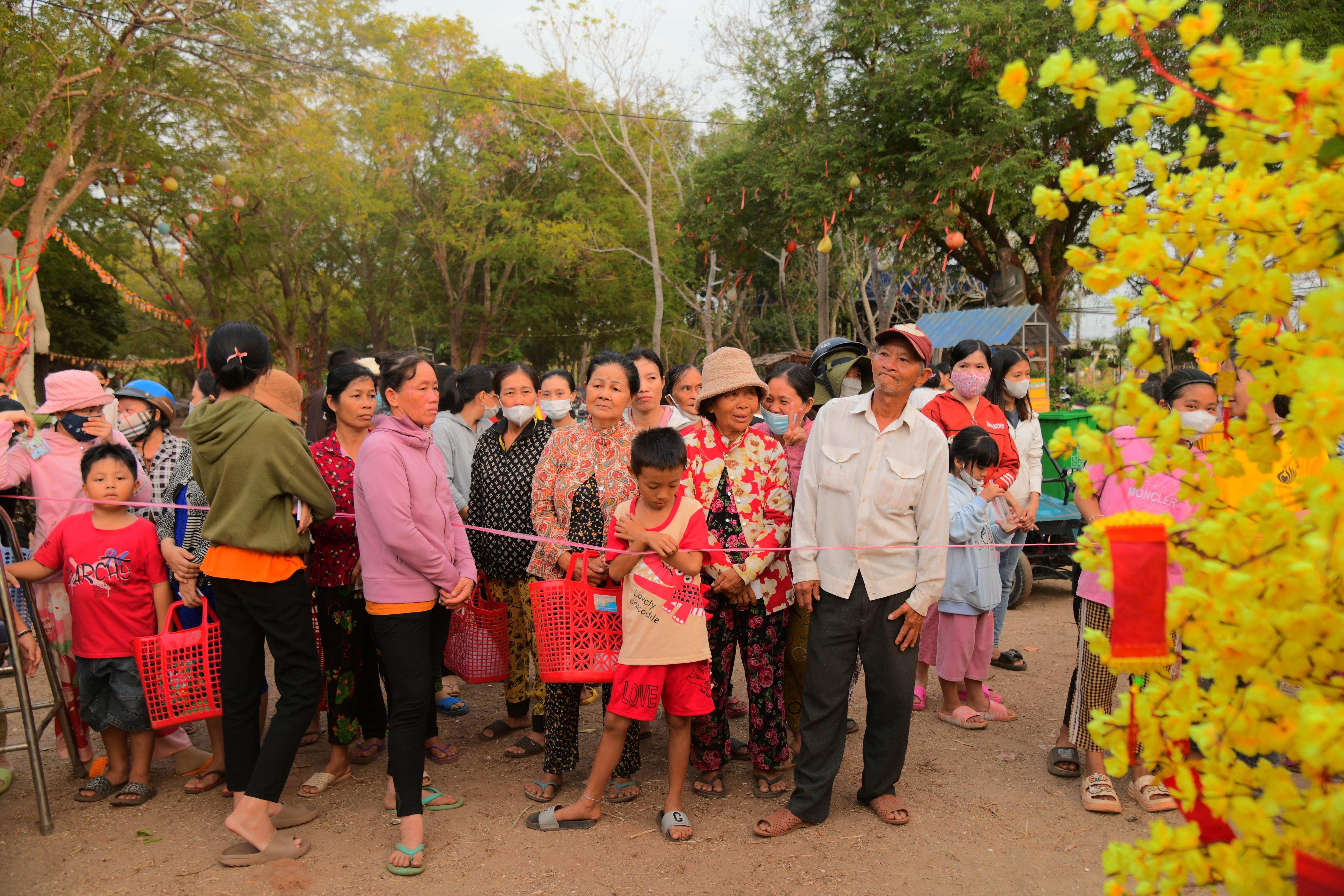 Hội Xuân 2024: Chùa Giác Ngộ BRVT Mang Tết Ấm Áp Đến Với Người Khó Khăn