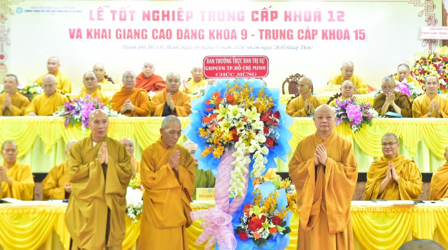 Ban Giáo dục Phật giáo TP.HCM cúng dường đến Trường Trung cấp Phật học TP.HCM