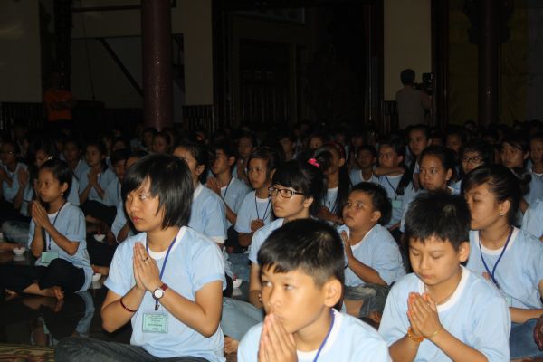 Đăk Lăk: Đốt nến tri ân – thay lời muốn nói