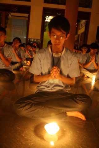 Đăk Lăk: Đốt nến tri ân – thay lời muốn nói