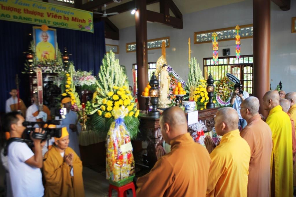 Đồng Tháp: BTS. Phật Giáo Viếng HT. Thích Viên Minh
