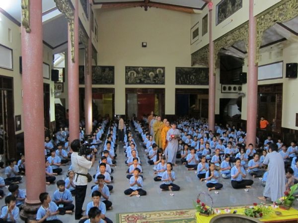 Đăk Lăk: Đốt nến tri ân – thay lời muốn nói