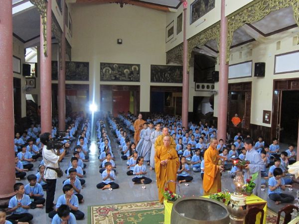 Đăk Lăk: Đốt nến tri ân – thay lời muốn nói