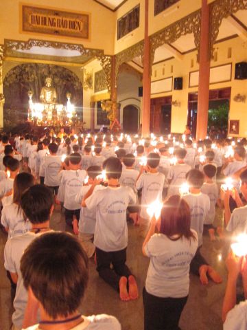 Đăk Lăk: Đốt nến tri ân – thay lời muốn nói