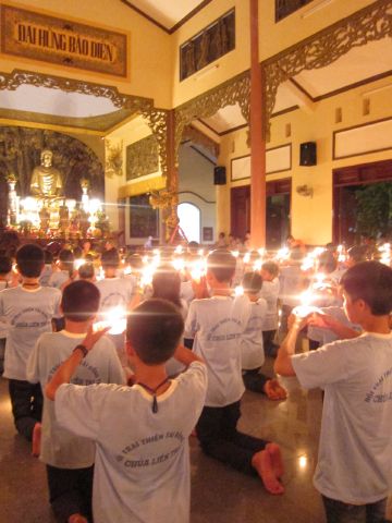 Đăk Lăk: Đốt nến tri ân – thay lời muốn nói