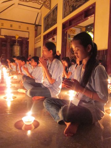 Đăk Lăk: Đốt nến tri ân – thay lời muốn nói