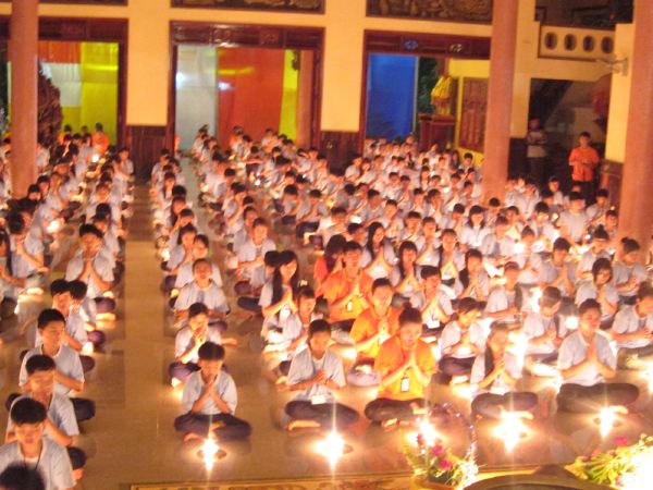 Đăk Lăk: Đốt nến tri ân – thay lời muốn nói