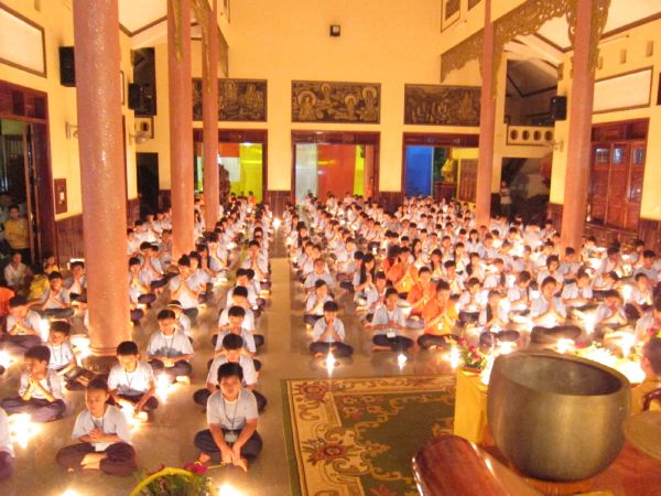 Đăk Lăk: Đốt nến tri ân – thay lời muốn nói