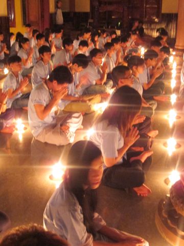 Đăk Lăk: Đốt nến tri ân – thay lời muốn nói