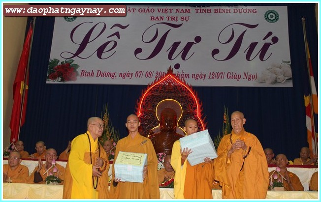 Bình Dương:   Lễ Tự Tứ - Giải Chế
